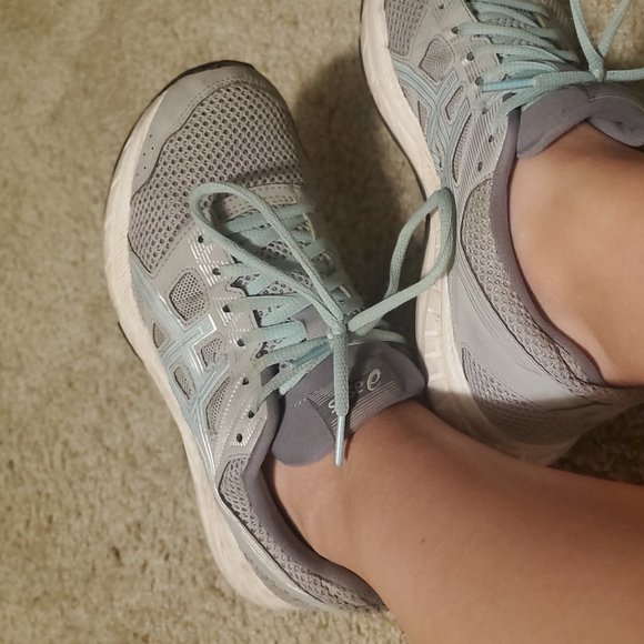 Used Sneakers - Picture 5 of 11